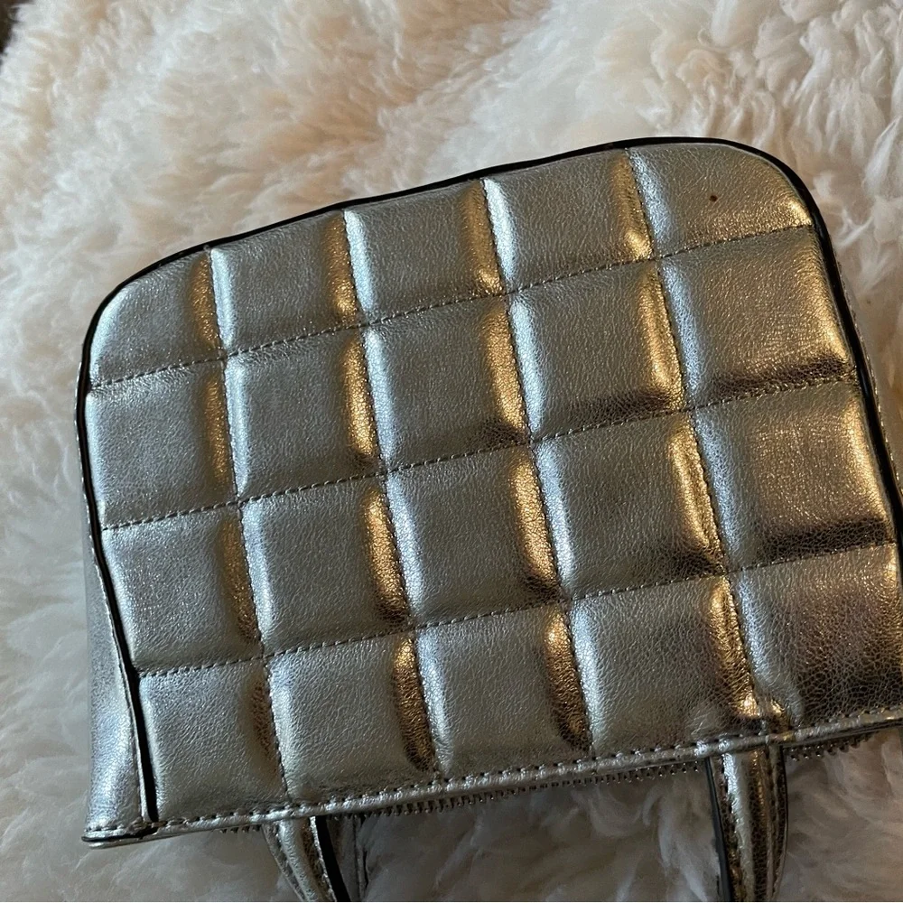 Nine West mini Silver Metallic Handbag-like new - Picture 5 of 5